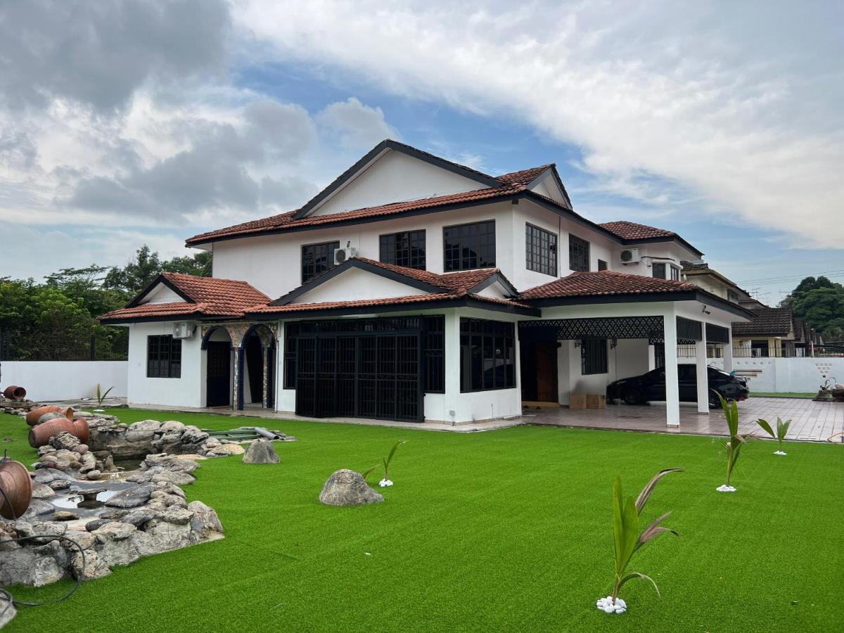 Villa Corner Tmn Daya Near Mount Austin Jb